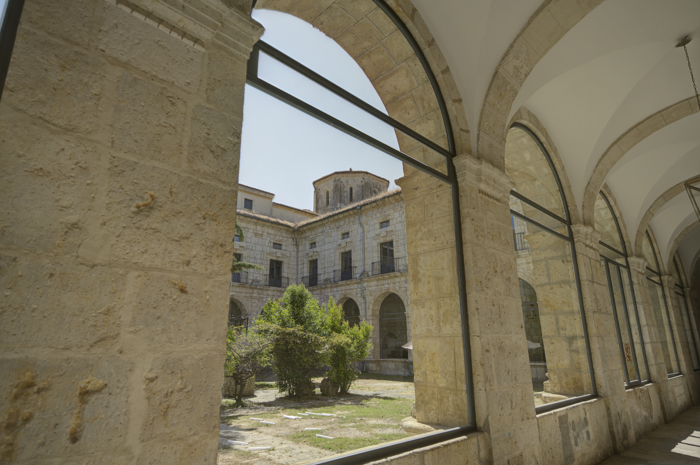Vista del interior del claustro reglar 